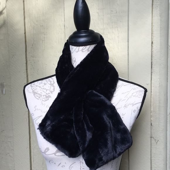 New! Black Faux Fur Scarf - Picture 2 of 4